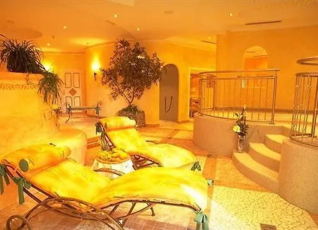 Neue Post Szálloda 3*