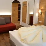 Neue Post Отель 3*