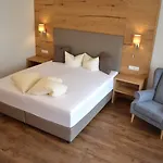 Neue Post Отель 3*