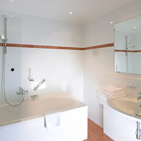 Neue Post מלון 3*