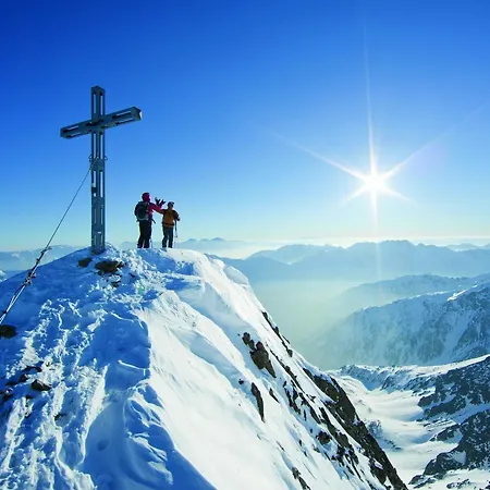 Neue Post Готель Зельден