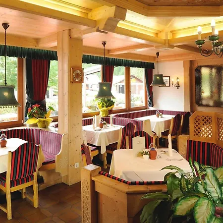 Neue Post Готель Зельден