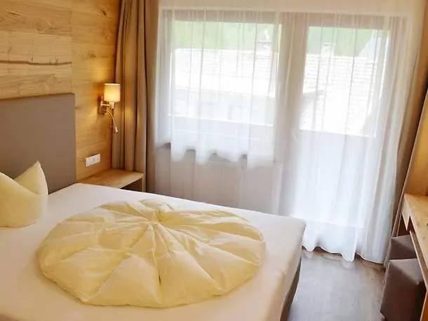 Neue Post 3* سولدن