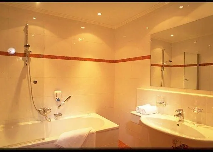 Neue Post 3* Зельден